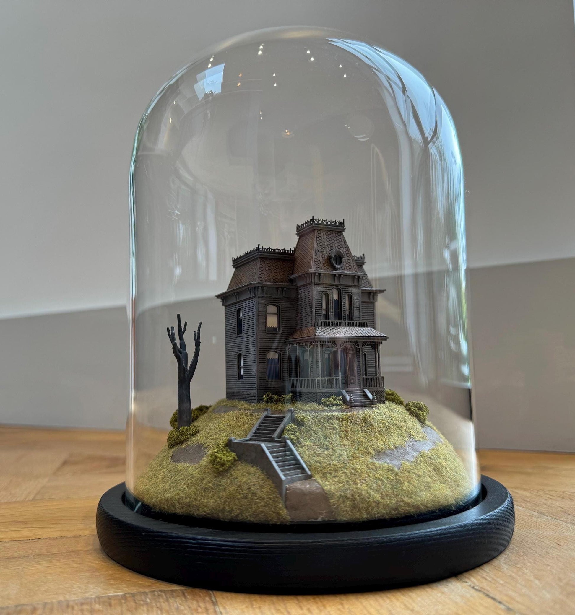 Model of Psycho movie house in glass dome. Bates Motel. Hitchcock