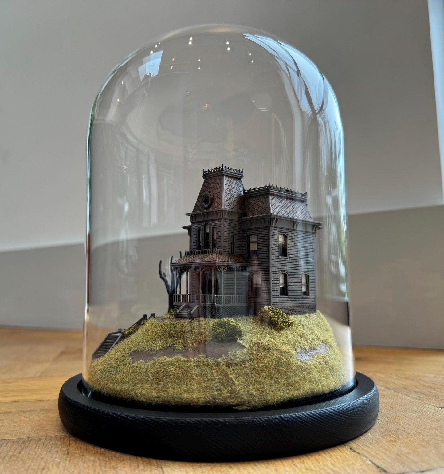 Model of Psycho movie house in glass dome. Bates Motel. Hitchcock